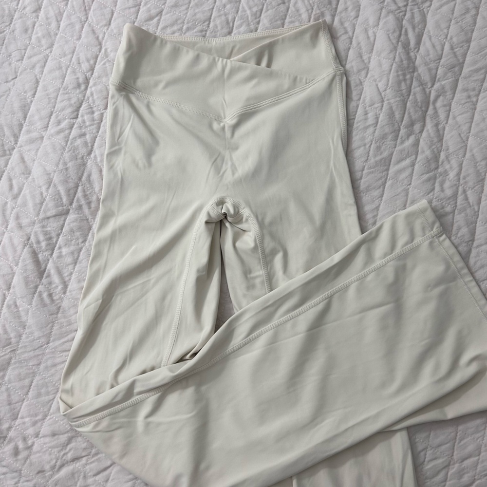 V-waist Scrunch Flare Pants